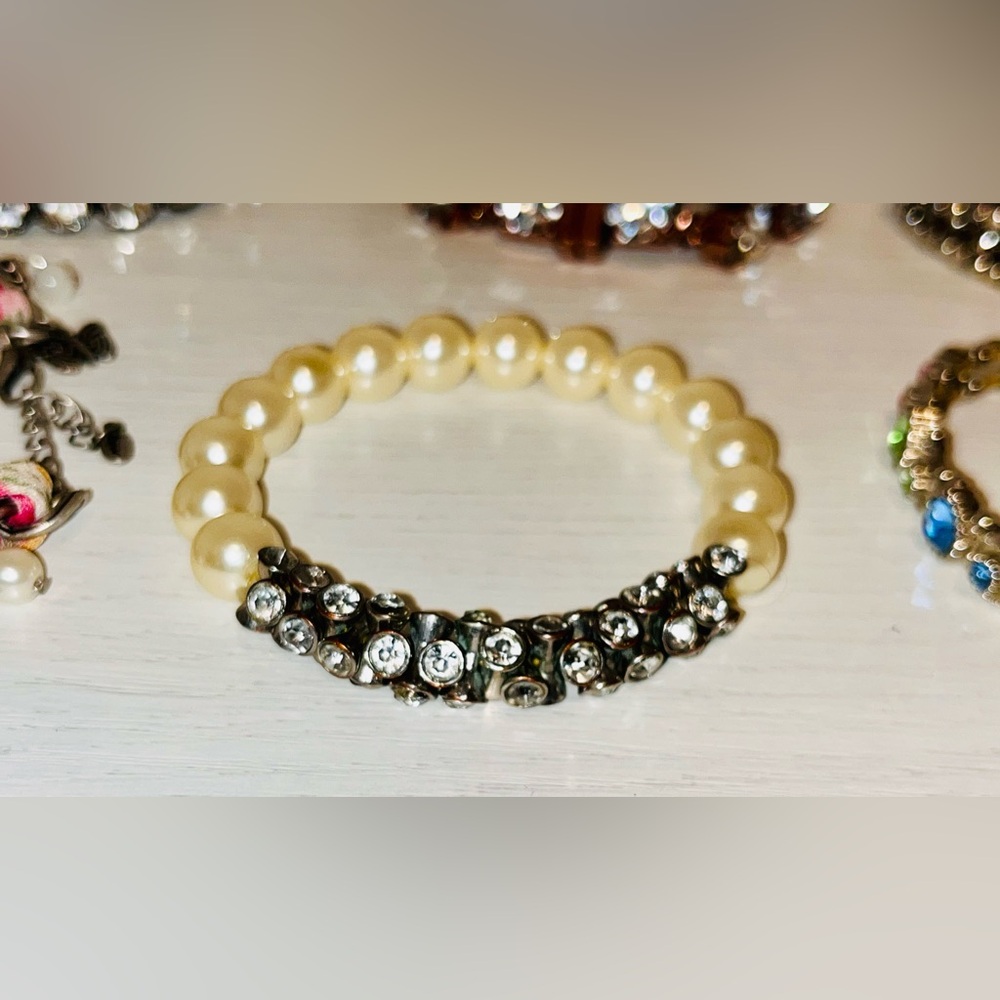 Beautiful Array of Multi-Color Bracelets LOT - Picture 15 of 16